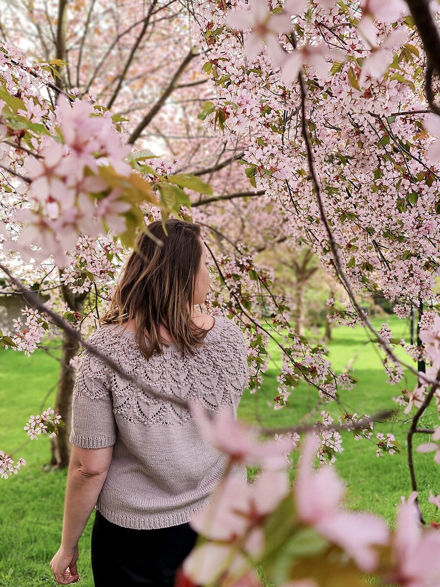 Летний топ спицами 