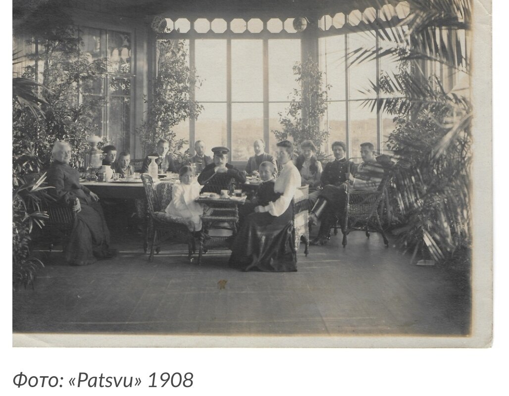 Вечером на даче. Фотография из семейного архива Бенуа. 