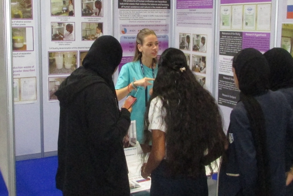    Абу-Даби. защита работы Наталии в составе сборной РФ. Фото: Из личного архива/ Леонид Сидоров