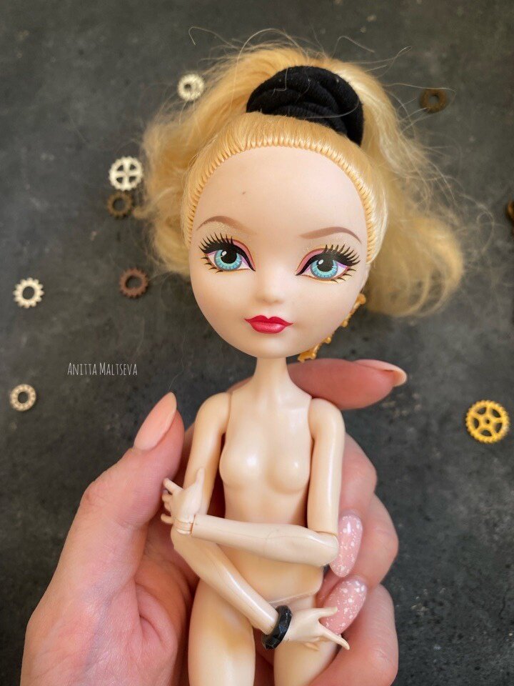 Эпл Вайт - основа образа Алисы. Листай, чтобы увидеть больше фото