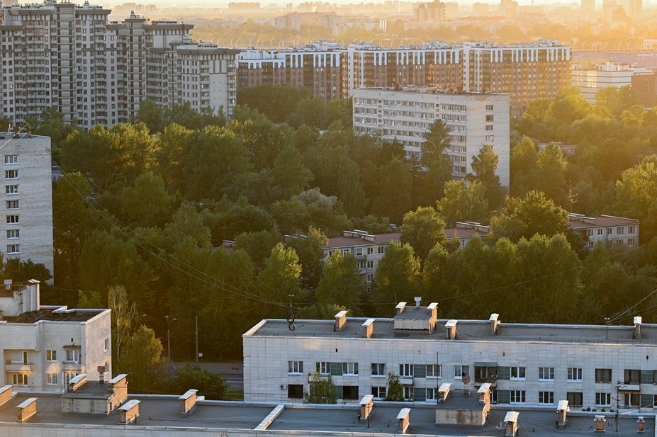    Вид на новые жилые комплексы Московского района, справа — ЖК "Философия на Московской"