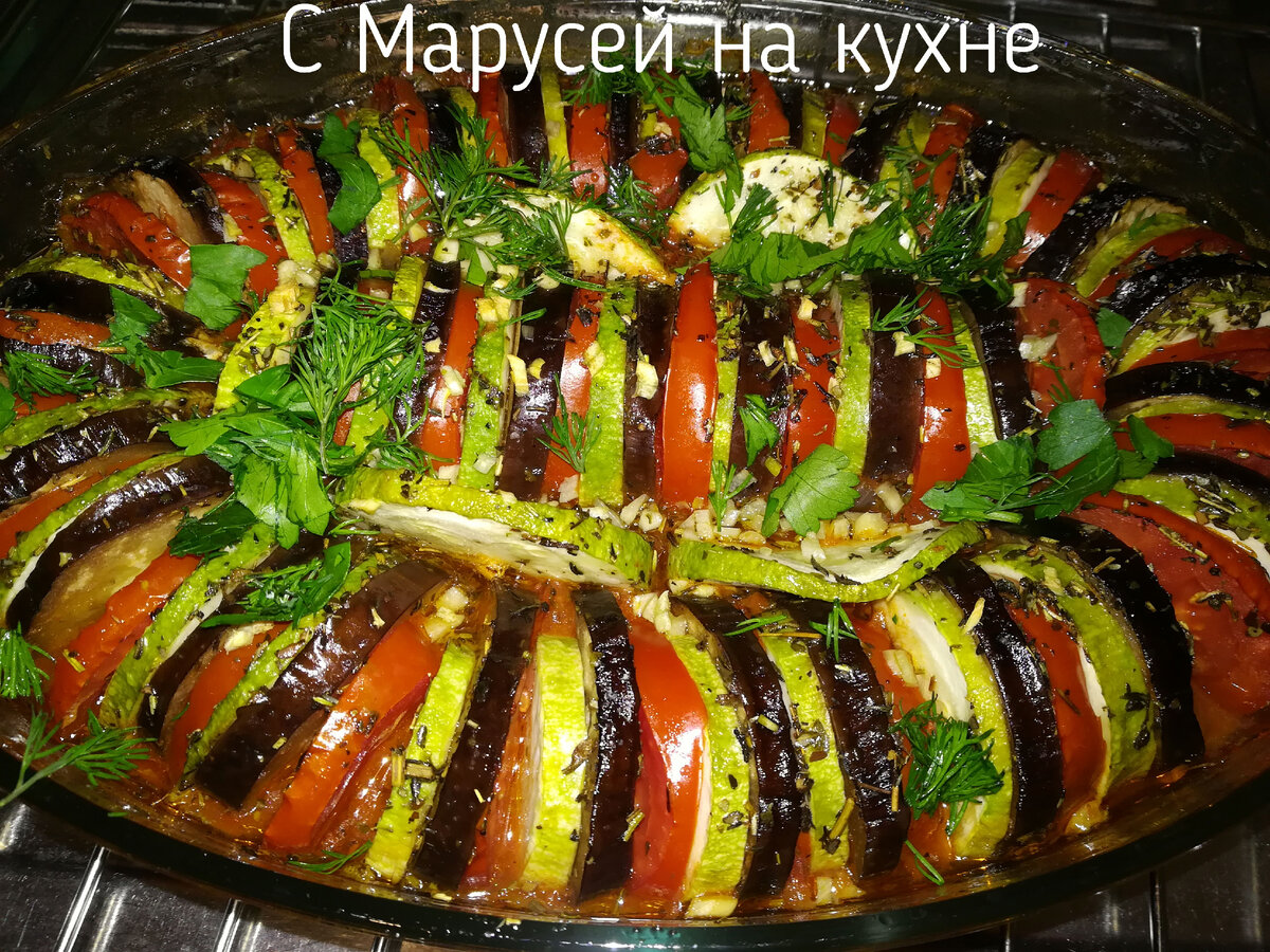 Кабачки, баклажаны, помидоры и картофель в духовке