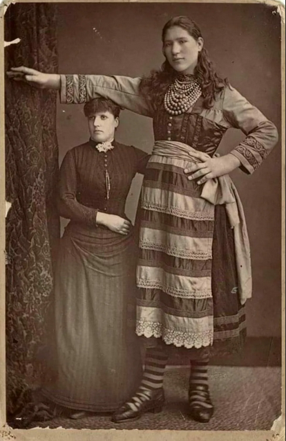 Девушку, о которой пойдёт речь, звали Лиза Лыско. Жила она в XIX веке в Российской империи.-2