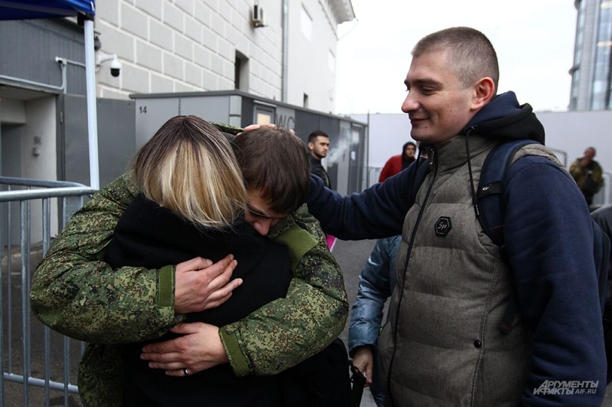 Aif ru society. Мобилизация. Мобилизация в СПБ. Мобилизация в России. Вручение повестки.