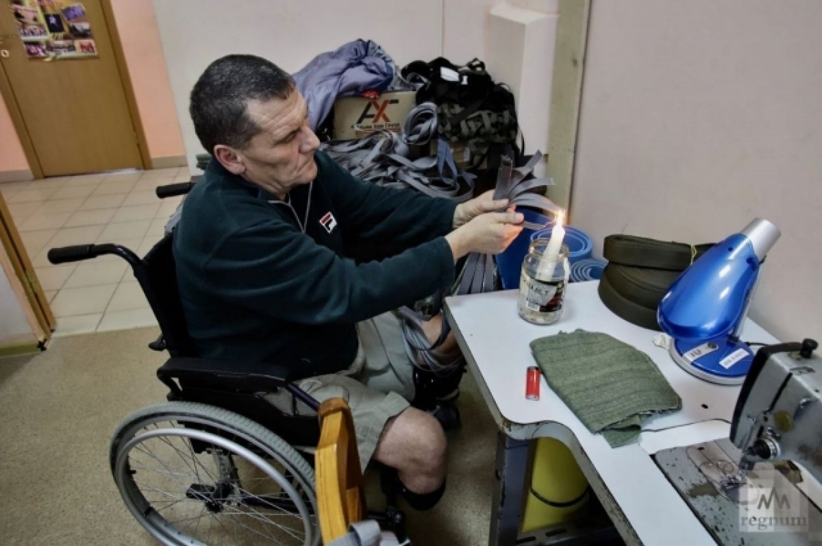    В Минводах беженцы из ЛНР и ДНР шьют носилки и тёплые носки для бойцов