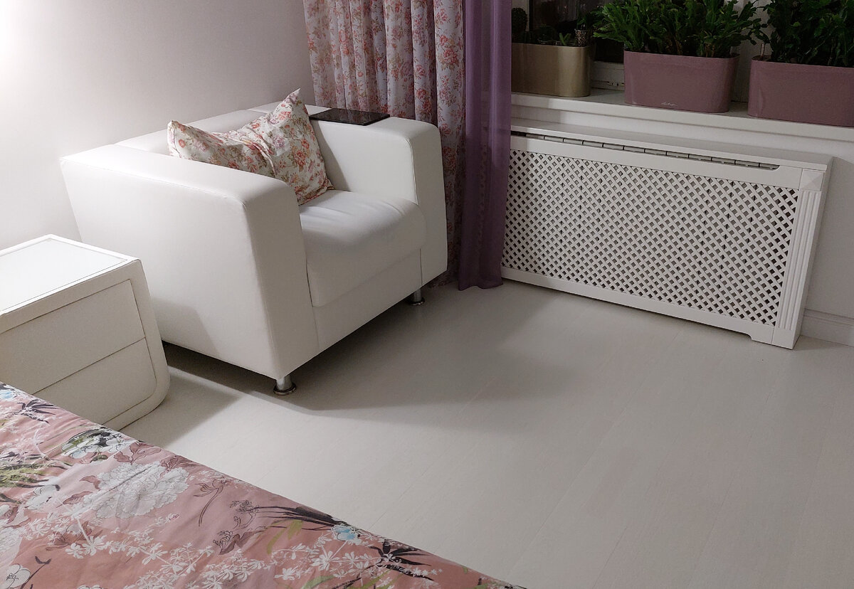 Спальня, на кресле планшет лежит