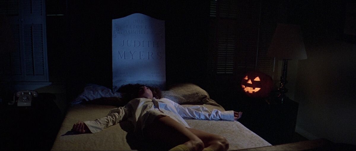 Кадр из фильма «Хэллоуин», реж. Джон Карпентер, 1978