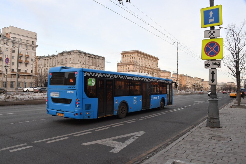     Два компенсационных автобуса запустят в Москве на время закрытия части зелёной ветки метро Владимир ВЕЛЕНГУРИН