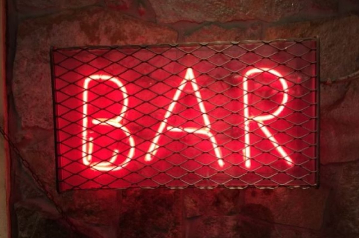    Посетитель бара в Мурманске устроил спарринг с женщиной