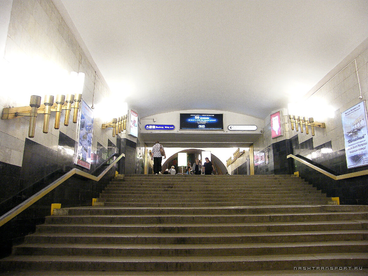 метро петроградская внутри