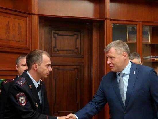     Губернатор просит астраханцев поддержать «народного участкового»