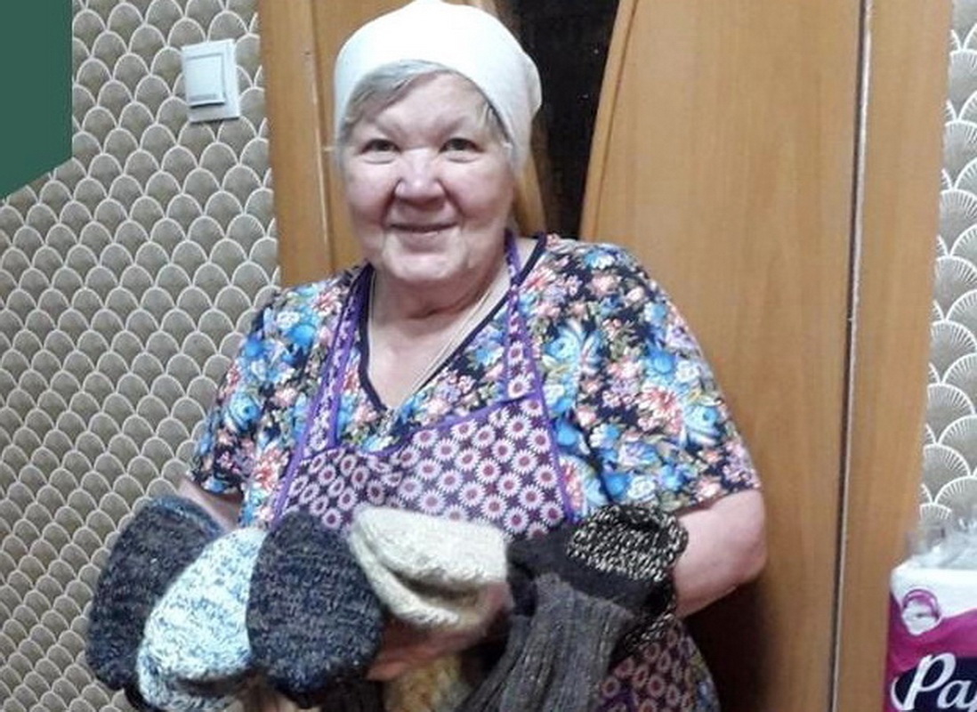    Пенсионерка из Пыть-Яха регулярно отправляет российским солдатам на фронт «частичку своей души»