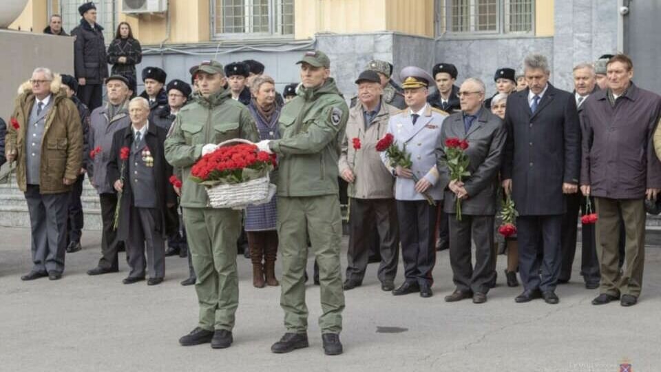     В Волгограде 10 ноября прошли мероприятия в честь Дня сотрудника органов внутренних дел. Отличившимся на службе правоохранителям вручили награды.