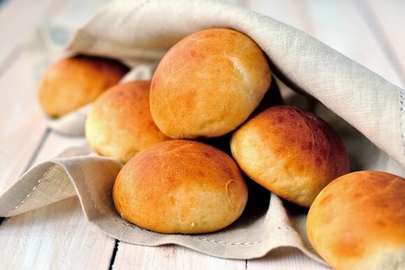     Вопрос недели: чем смазать булочки и пироги до и после выпечки?