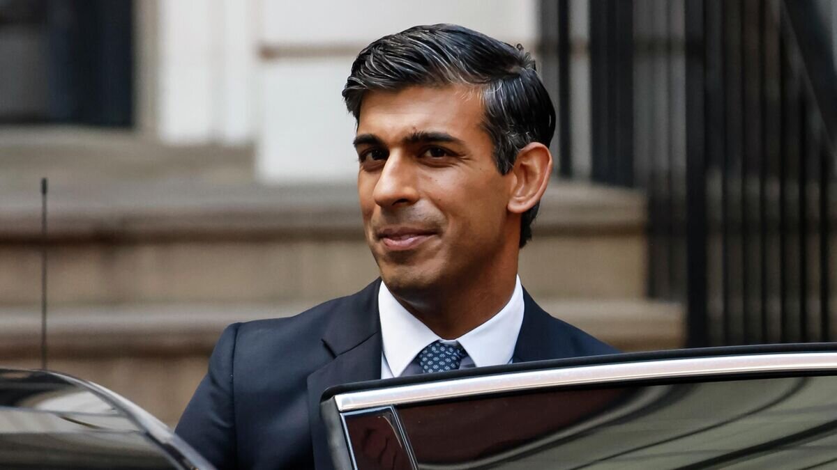    Риши Сунак покидает штаб-квартиру Консервативной партии в Лондоне© AP Photo / David Cliff