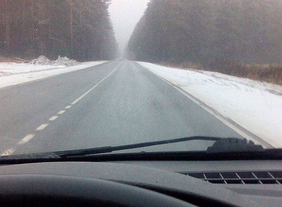 Движение накатом - это движение автомобиля на нейтральной передаче, с отпущенной педалью газа