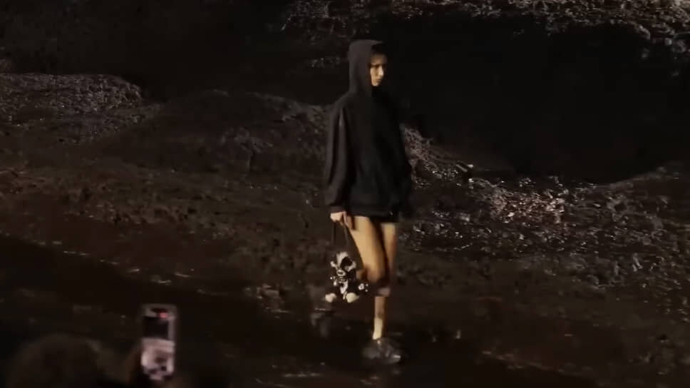 Фото: Balenciaga📷Показ коллекции Balenciaga