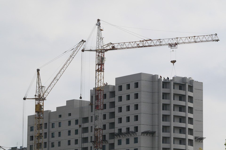     На цену жилья повлияли как политические, так и экономические факторы Олег УКЛАДОВ