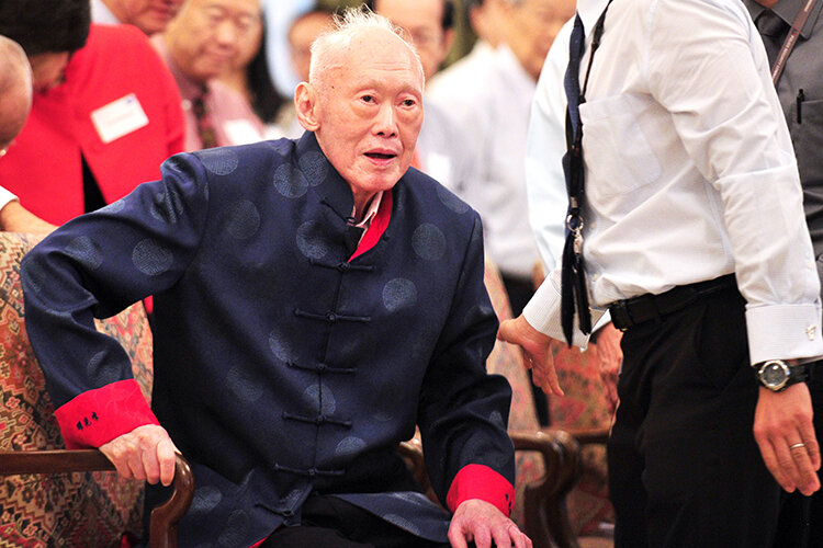 «Творец Сингапурского чуда Ли Куан Ю сказал: «Пока я не посадил в тюрьму друга детства, никто не поверил в серьезность перемен, которые я задумал». Вот, наверное, как кадровый вопрос решается» Фото: Then Chih Wey/Xinhua / www.globallookpress.com