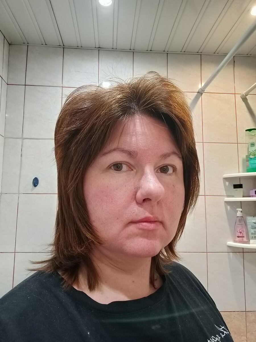 До.Свои брови тоже тёмные.