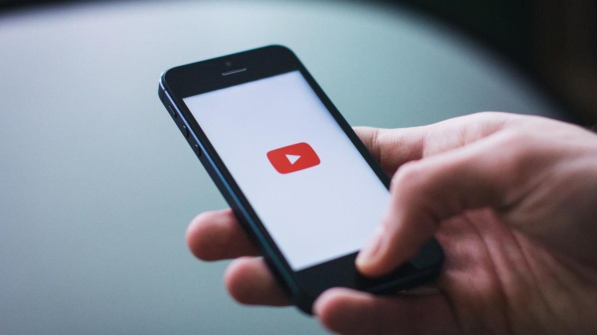   Приложение YouTube на телефоне:pexels.com