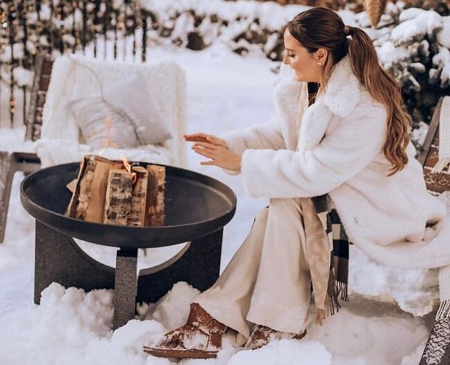 Костровая чаша Concretika в зимнем дворе