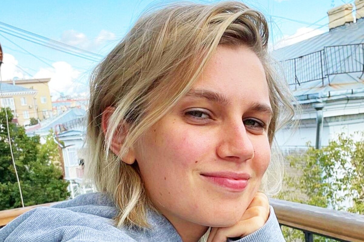     Звезда без бюстгальтера: Дарья Мельникова снялась голой, обрадовавшись новым съемкам «Папиных дочек»