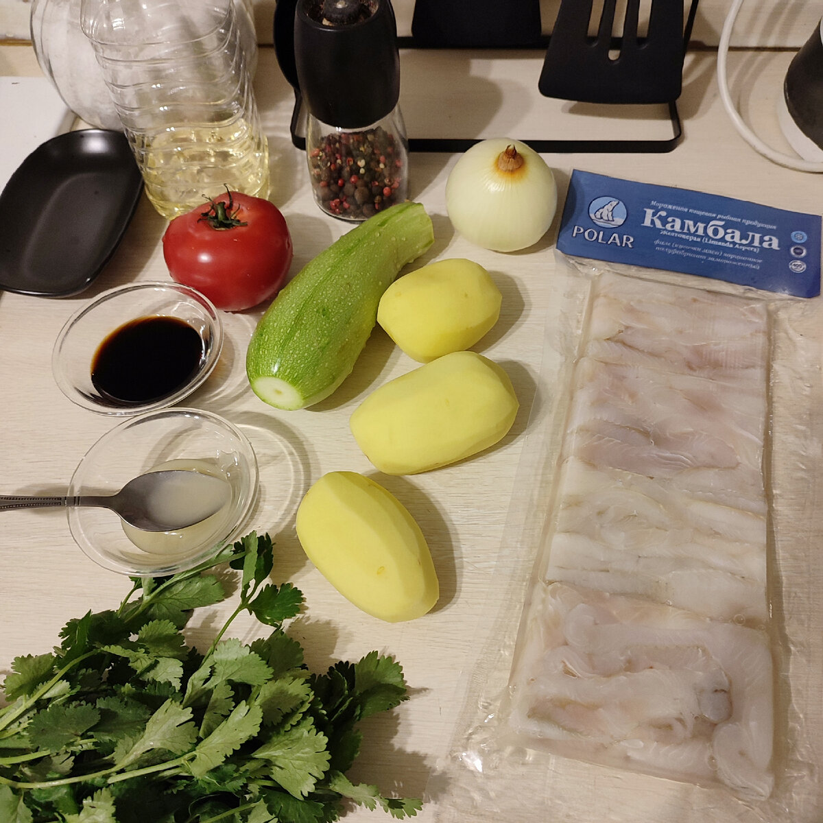 Раньше это был бы летний рецепт, а сейчас кабачки и помидоры можно купить в любое время года.