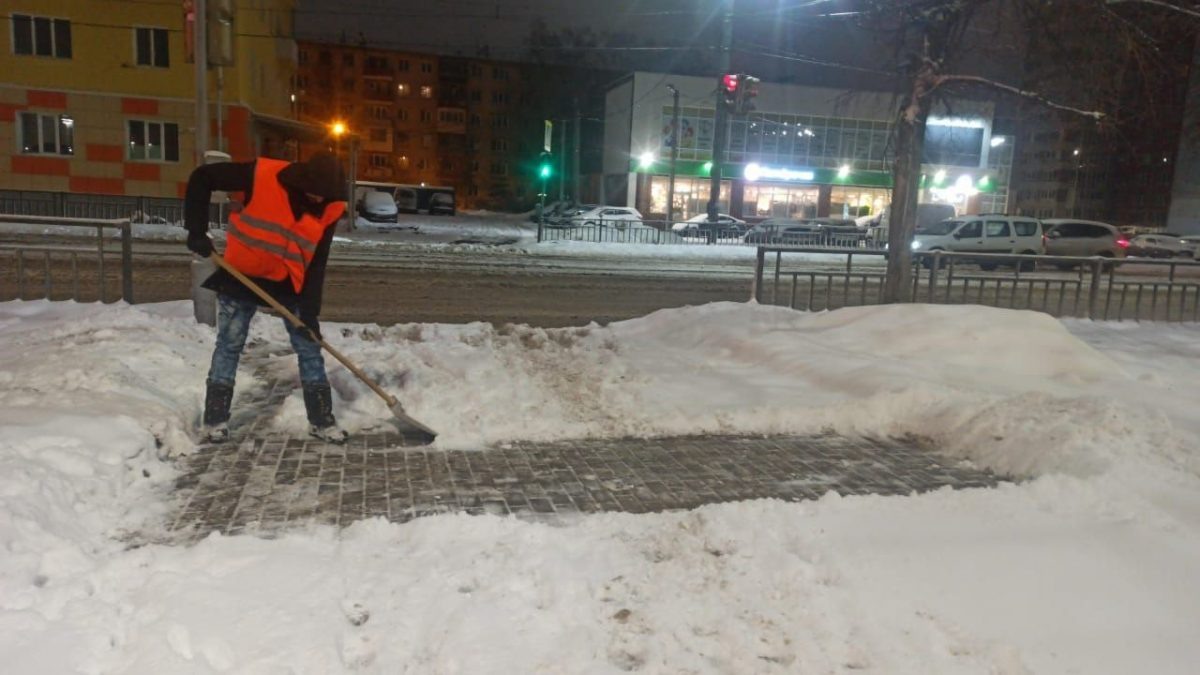 В Нижнем Новгороде продолжают ликвидировать последствия снегопада |  Нижегородская правда | Дзен