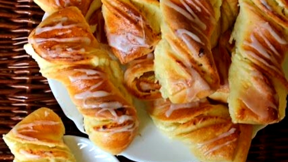 СЛАДКИЕ БУЛОЧКИ С СЫРОМ