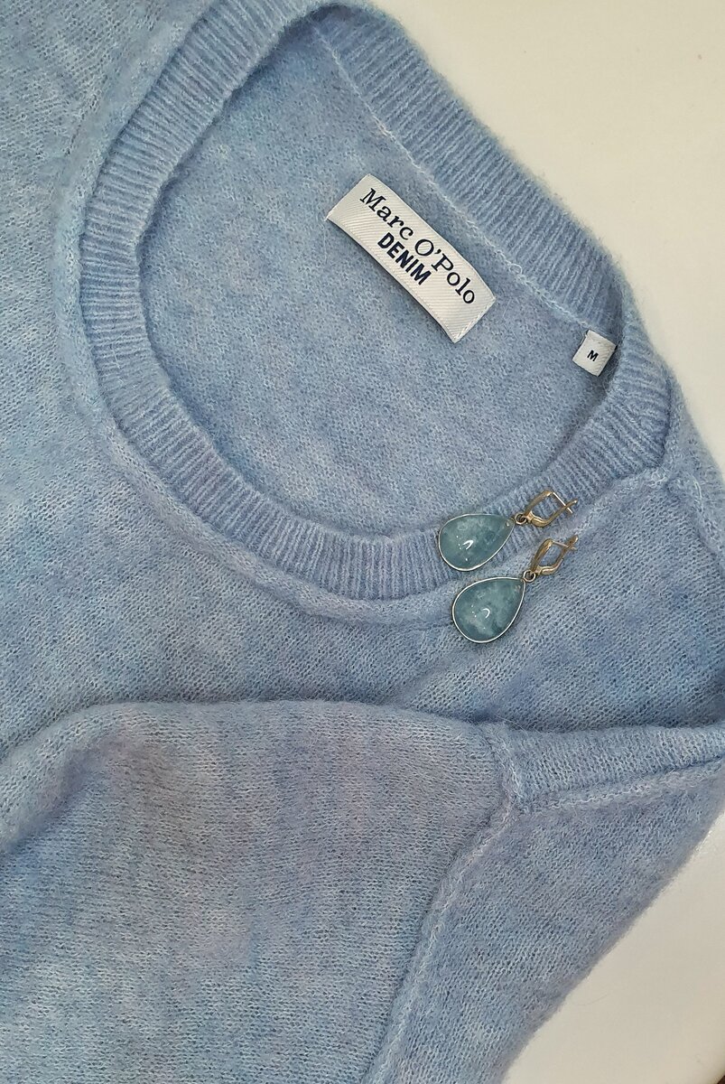 Люблю сочетать их с сережками в тон.💙