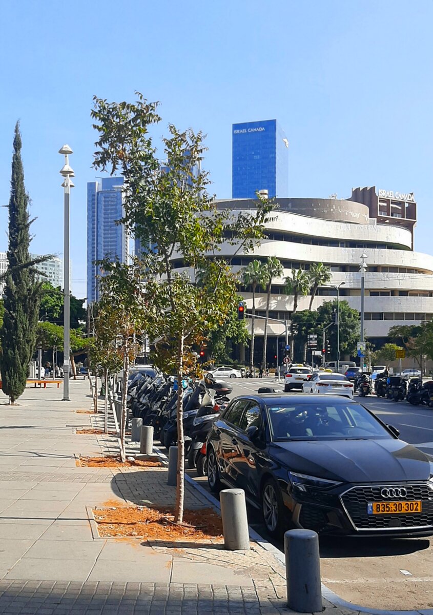 Тель-Авив. Дом в стиле Баухаус.