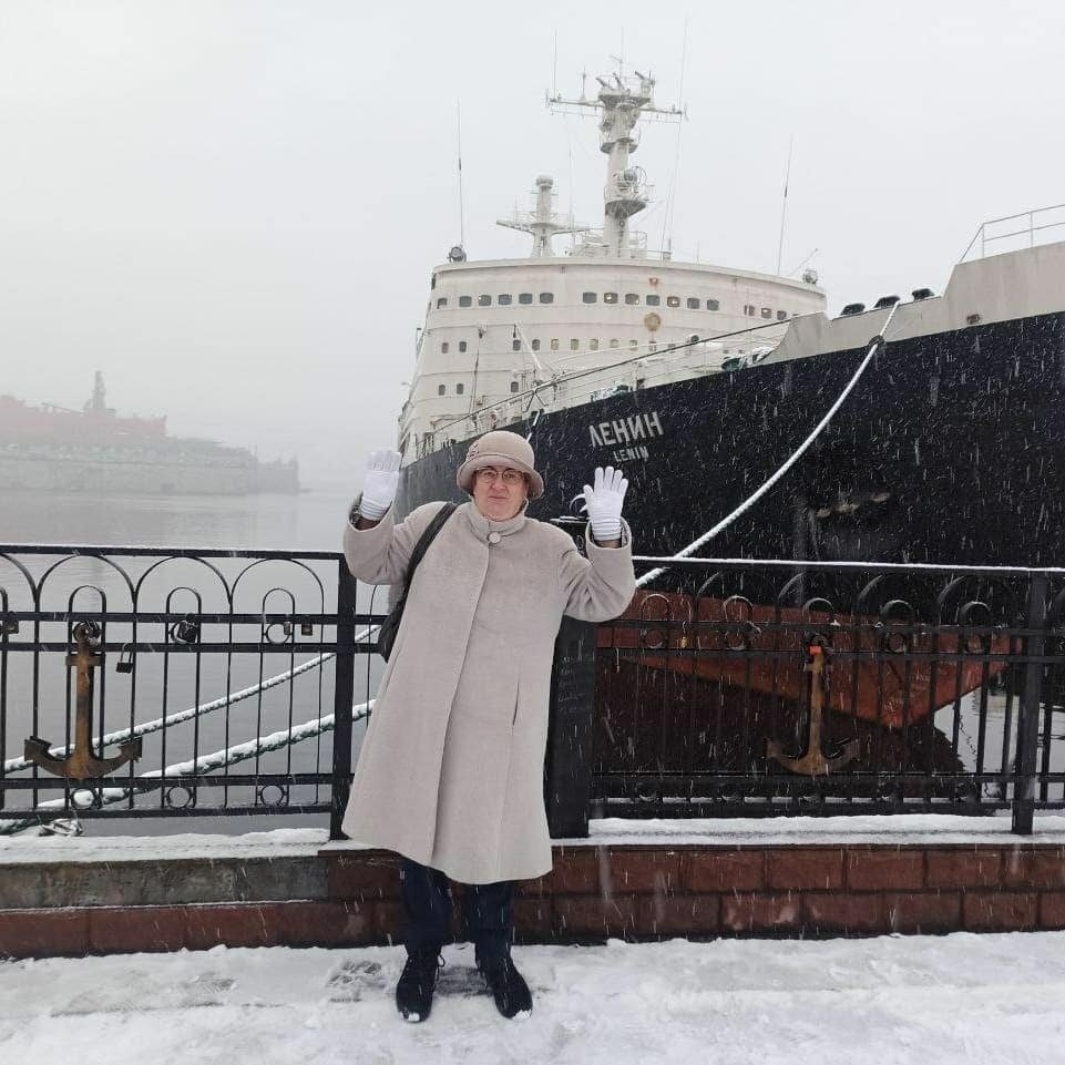 Первый в мире атомный ледокол "Ленин" в порту Мурманск на вечном причале