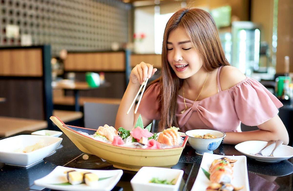 Суши Вумен. Почему в Японии нет толстых людей. Что едят японцы в повседневной жизни. Толстая японская мама