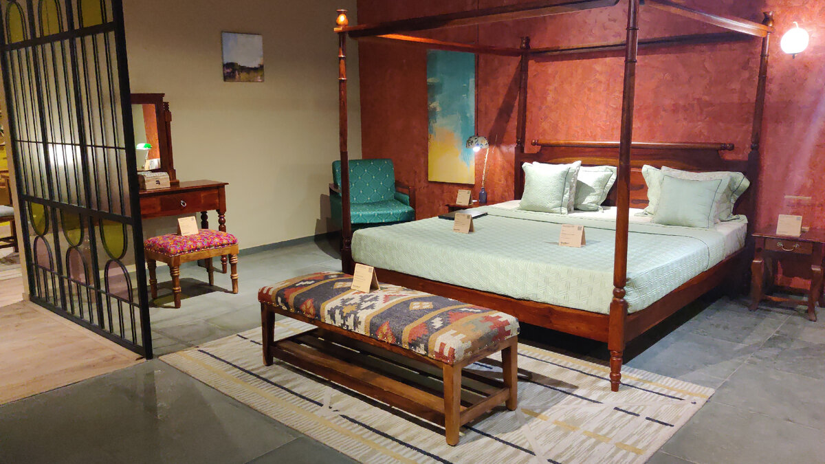 Интерьерная выставка в салоне