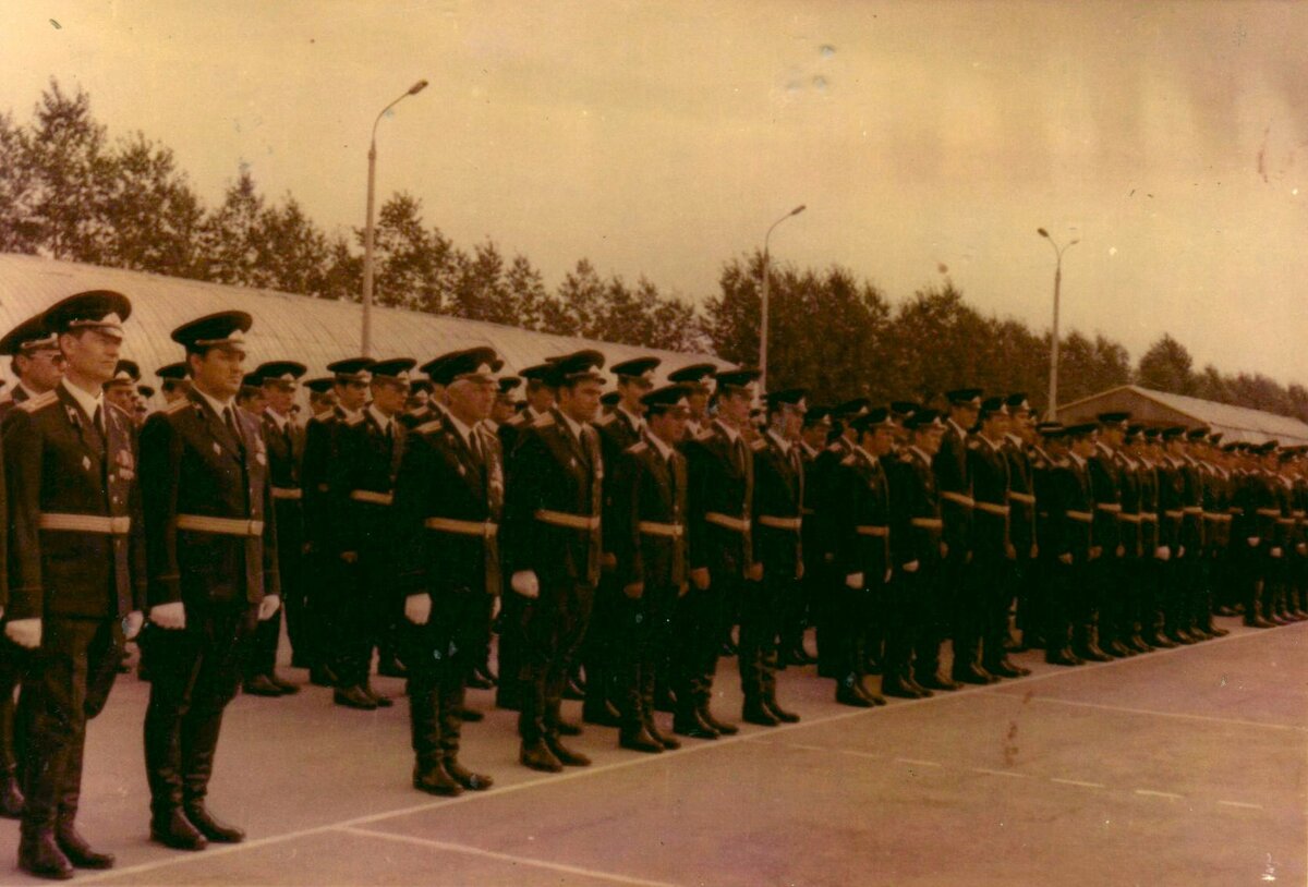 Офицеры 1 8. Тольяттинское высшее военное строительное командное училище. Выпуск ТВВСКУ 1984.