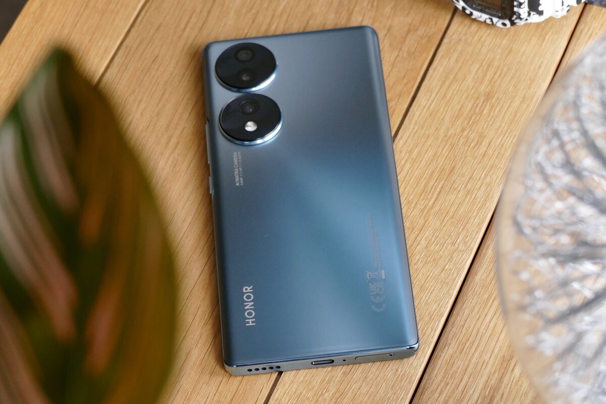 Honor 70 в целом красивый смартфон