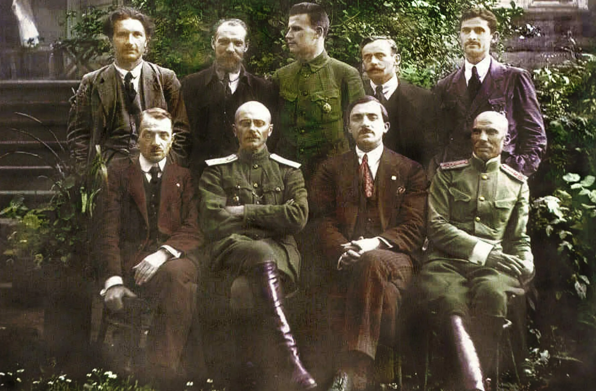 
Народный Секретариат Белорусской Народной Республики. Слева направо: сидят А. Бурбис, И. Середа, И. Воронко, В. Захарко; стоят А. Смолич, П. Кречевский, К. Езовитов, А. Овсяник, Л. Заяц.