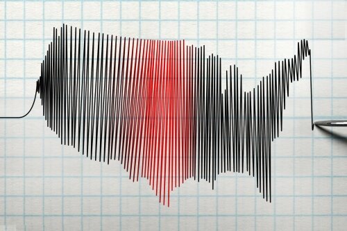 Сегодня, около 5-ти часов назад в сети началась работа канала, в реальном времени демонстрирующего сейсмическую ситуацию в мире, однако основное внимание уделяется обстановке в кальдере Йеллоустоуна.  И хотя подобных сервисов и каналов в сети невероятное количество, этот интересен данными, якобы приходящими с закрытых для публики датчиков