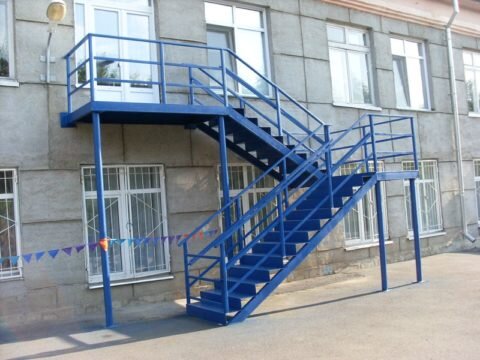  Металлическая пожарная лестница