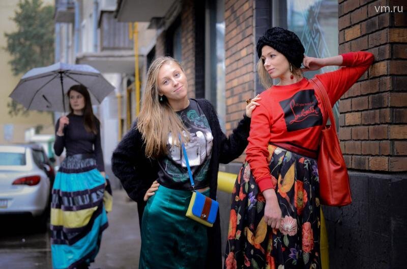 Красное, желтое, оранжевое — одежда должна быть максимально ярких цветов
Фото: Наталья Феоктистова, "Вечерняя Москва"