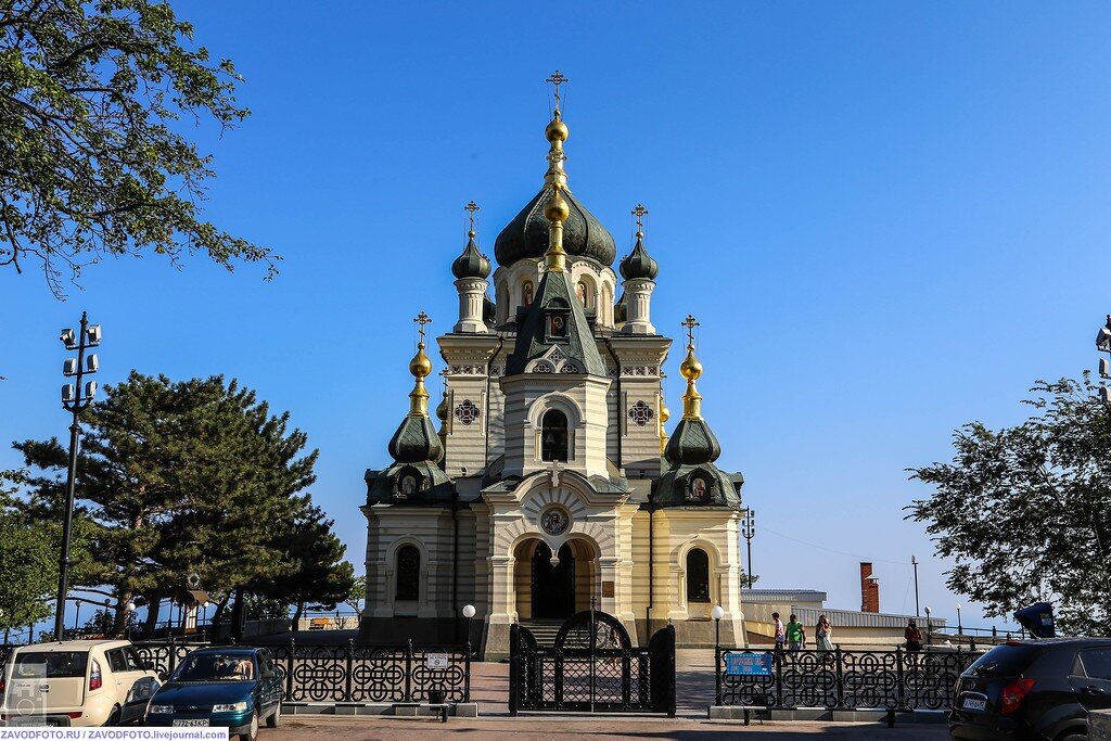 Храм воскресения христова железногорск. Воскресенская Церковь (Форос). Церковь Вознесения Христова Форос. Храм Воскресения Христова (пос. Форос). Форосская Церковь напротив храма.