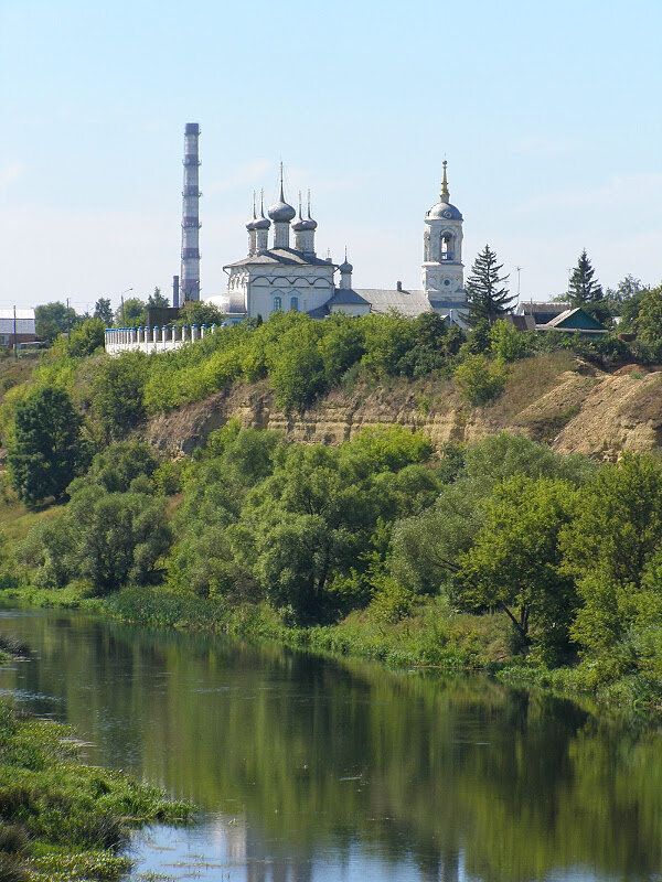 Скалистые берега Зуши (Фото с сайта  lh3.googleusercontent.com)