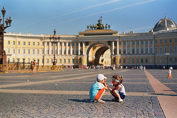 Счастливые туристы в Питере