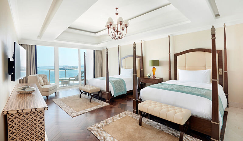 Номер сьют с видом на море и на бухту Палм Джумейрах.   фото с портала  waldorf-astoria-dubai-palm-jumeirah.hoteque.com/