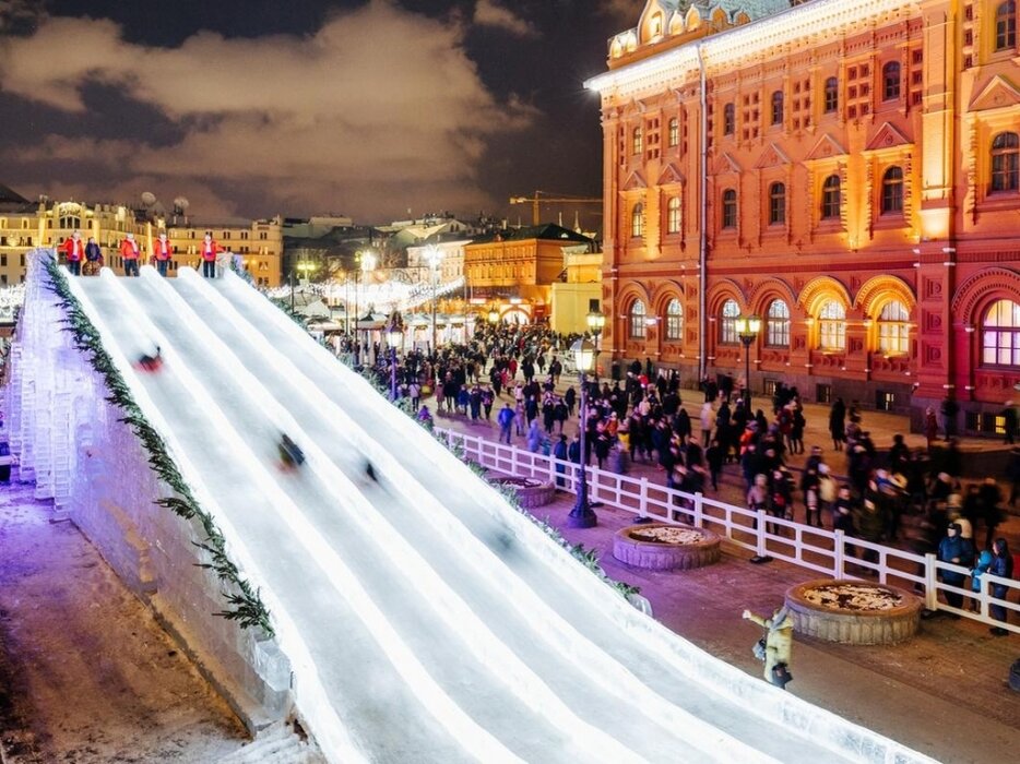 Куда сходить с детьми в красном. Космонавт кидспейс. Крутые места в новосибирске для детей. Развлечения в краснодаре для подростков. Город профессий.