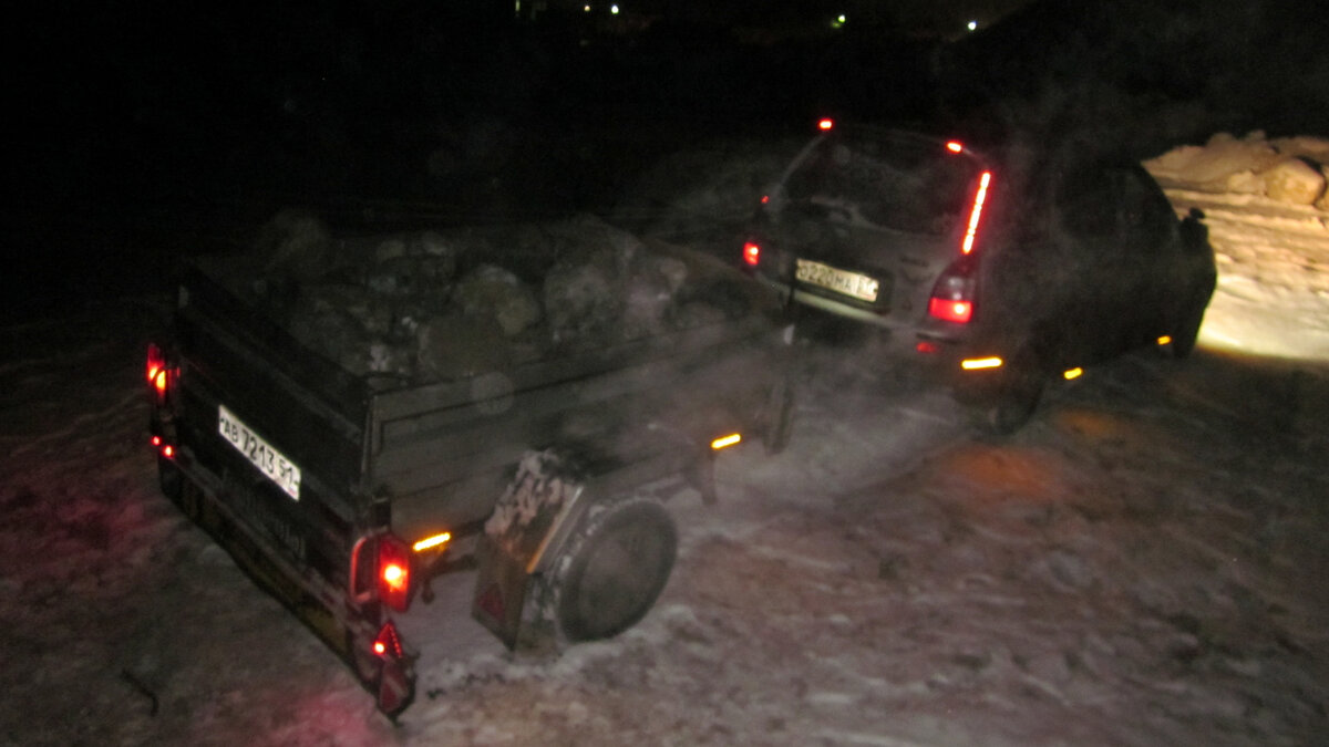 Закидал камней в карьере, думаю 1.5 тонны а может и две есть. 