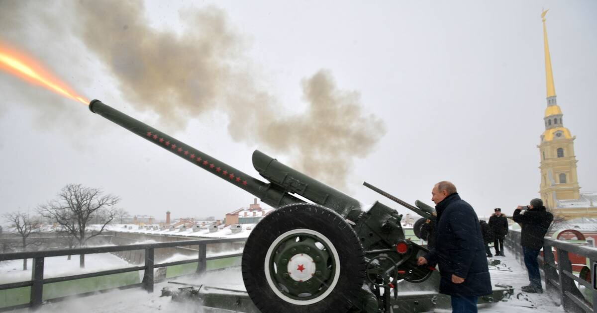  7 января 2019 года в г. Санкт-Петербурге Владимир Путин посетил народные гуляния в Петропавловской крепости и выстрелил из пушки с почетным строителем Владимиром Бендетой.