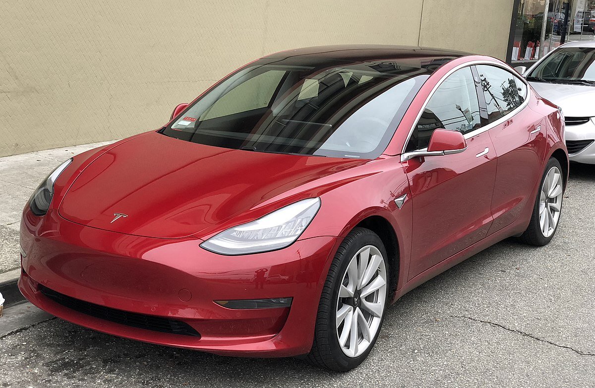 Tesla Model 3 - самый бюджетный электромобиль Tesla.