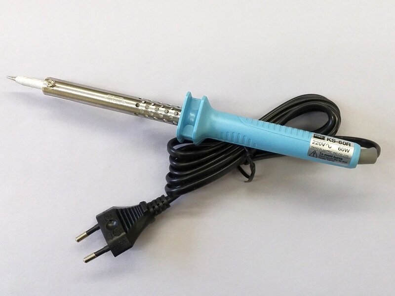 Электрический паяльник. Источник: Википедия